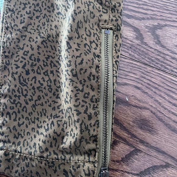 2/40$JOIE Park Cheetah Skinny Cropped kle Zip Pockets Cargo Utility pant size 26 - Picture 5 of 8